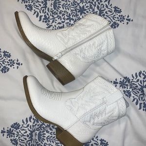 NWT Matisse boots